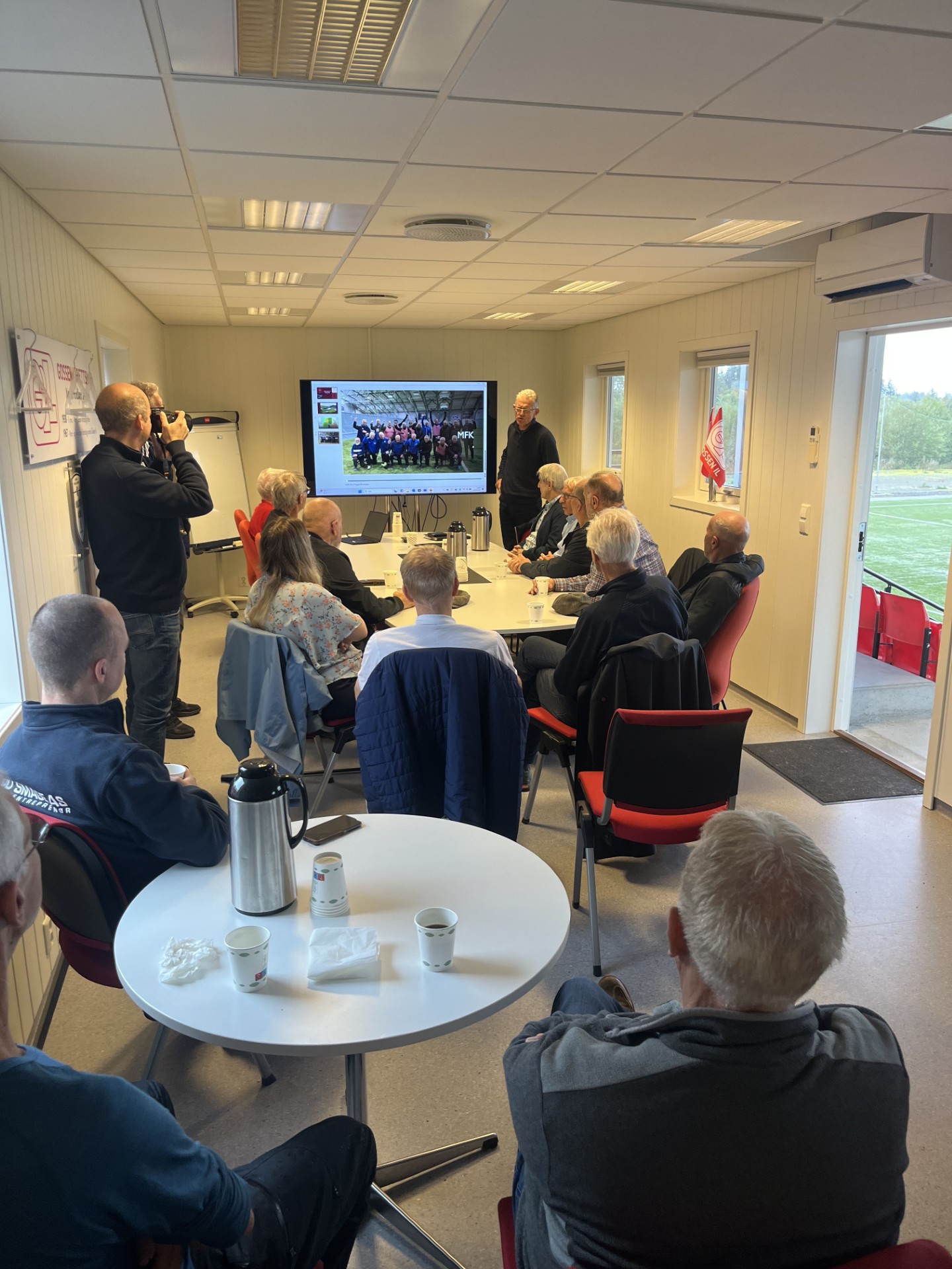 Seniortreff på tribune bygget Riksfjord Stadion. Tirsdag 28 oktober kl 11:00. Tema: Steinar Nautnes viser et klipp fra kampen Gossen - Ørsta i 1968. Det blir kaffe og vafler.