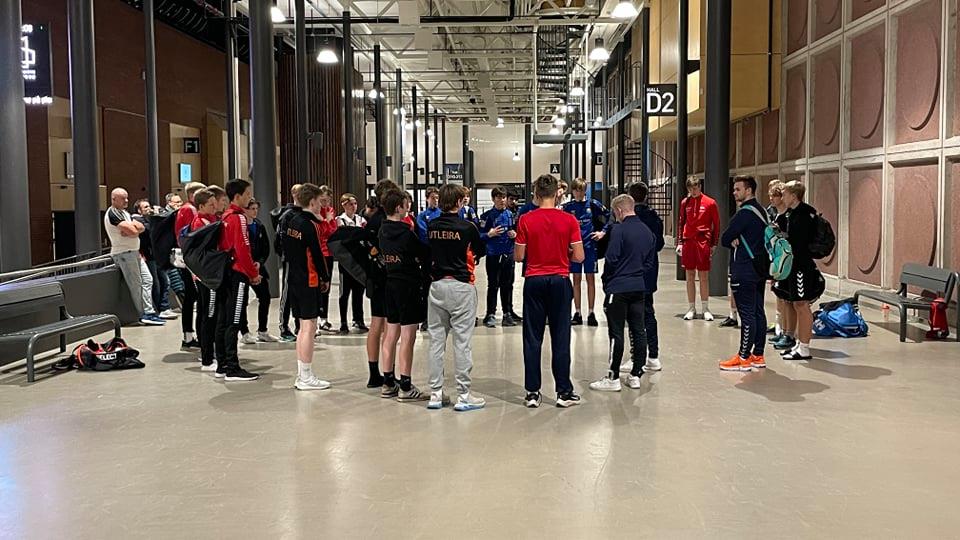 Utleira sine J/G 06 spillere på lokal samling