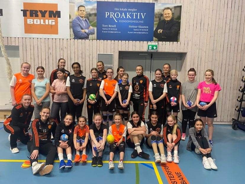 God start på lagsbesøk i klubben