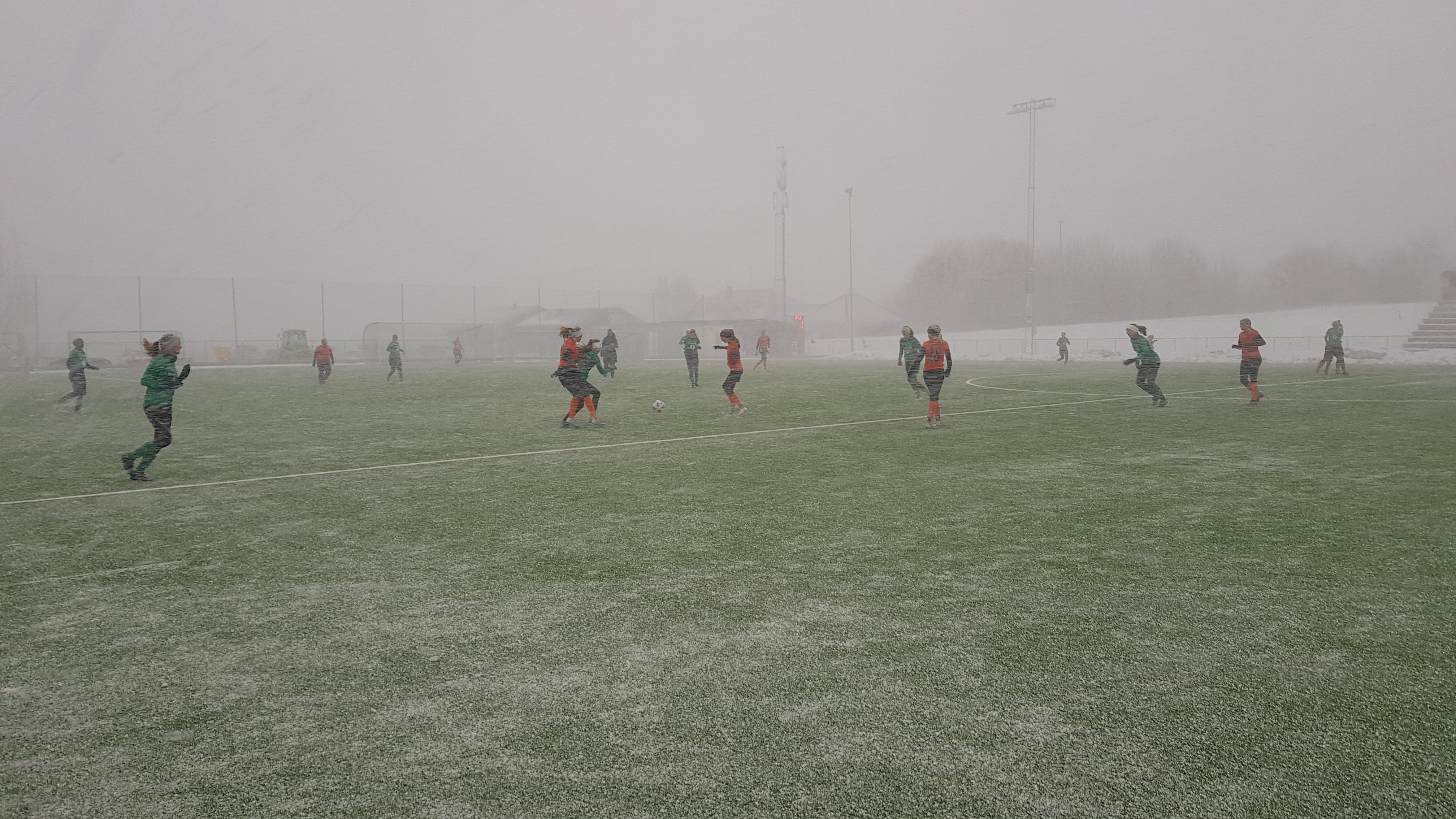 Masse god aktivitet for fotballjenter 15 år
