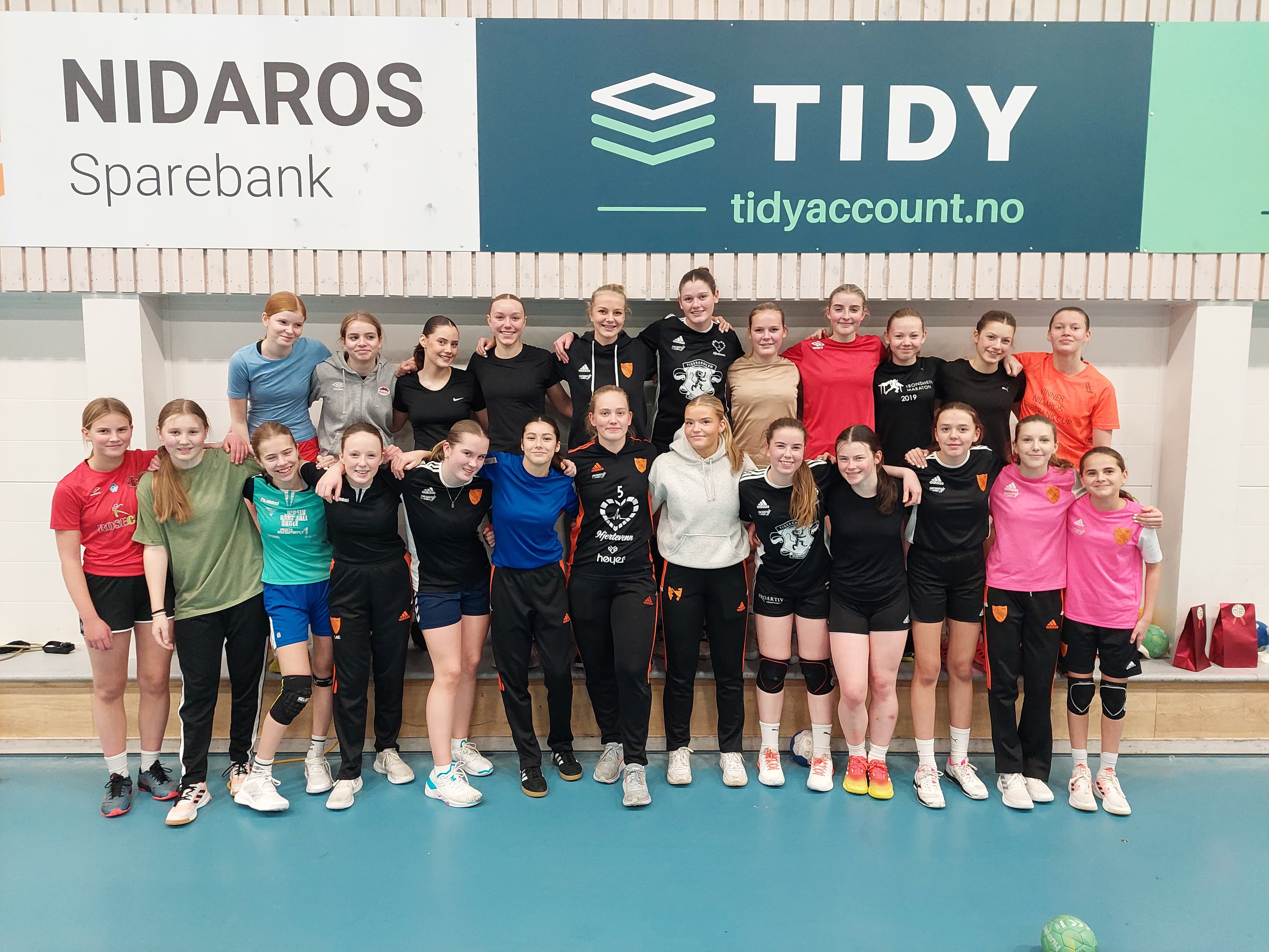 Øver treningsledelse ved å trene yngre lag