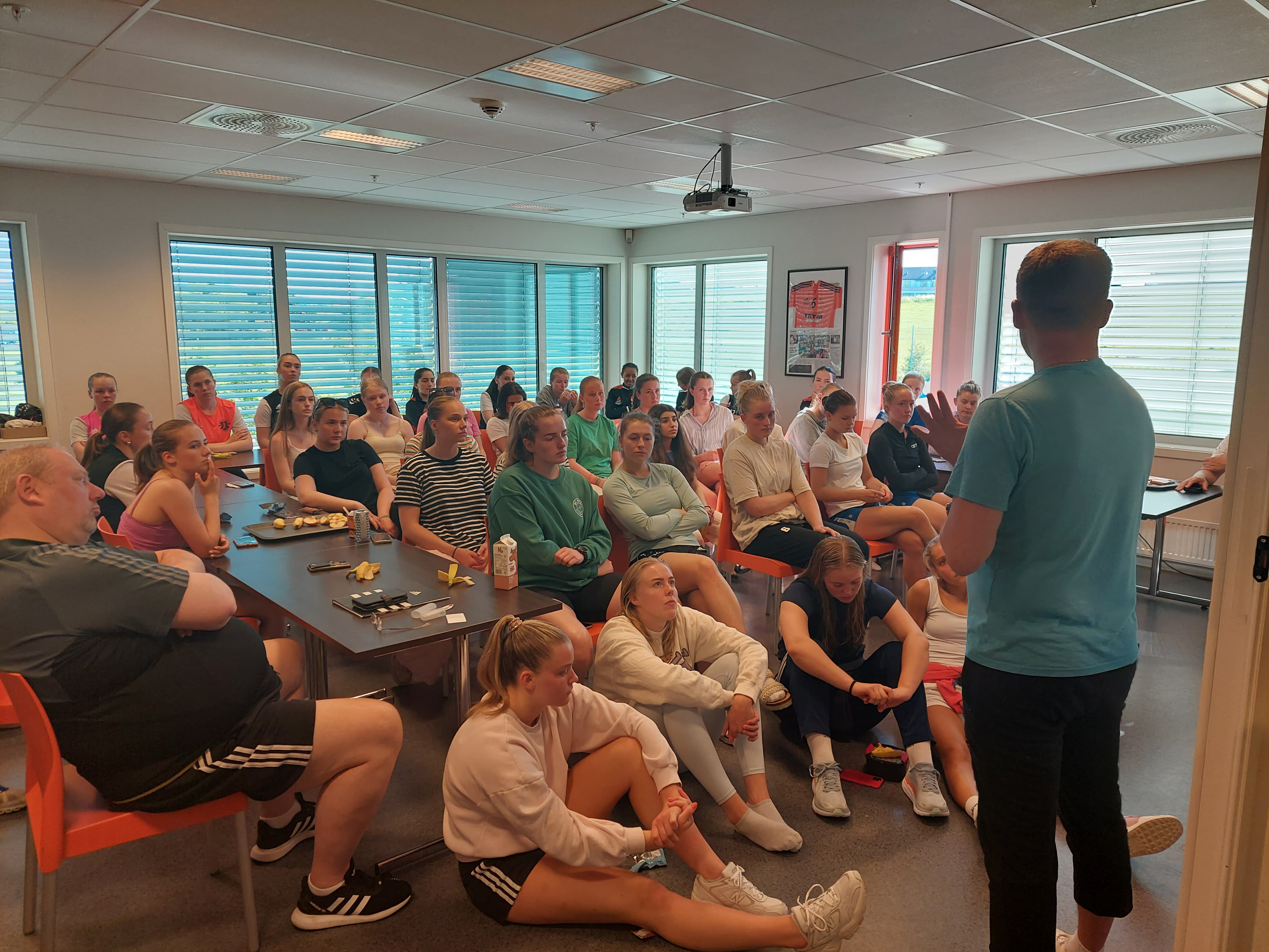 Ny seniortrener med sin første uke i Utleira