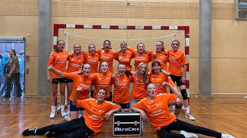 Mange håndball lag var i aksjon i helga.