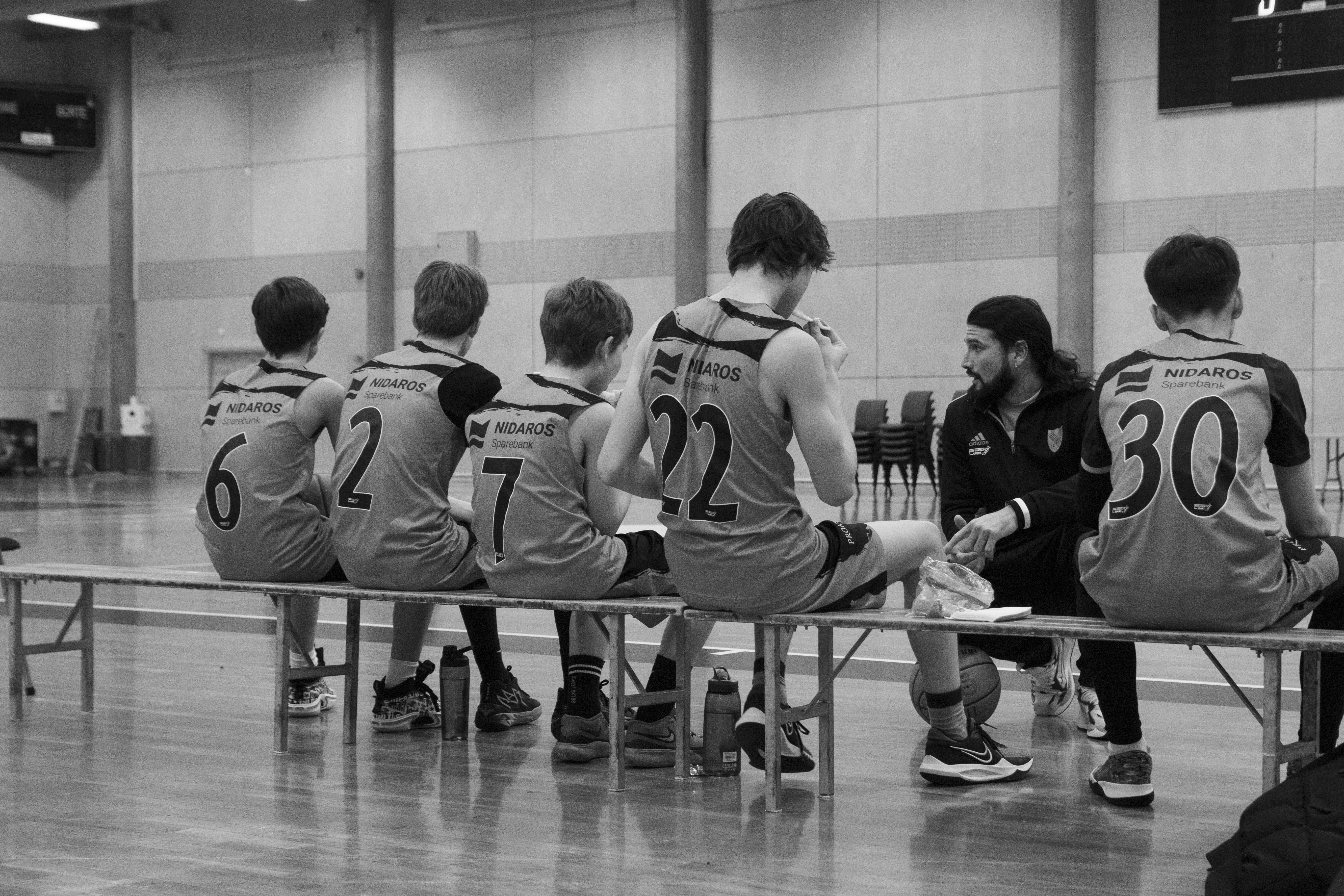 Utleira Basket er på sosiale medier