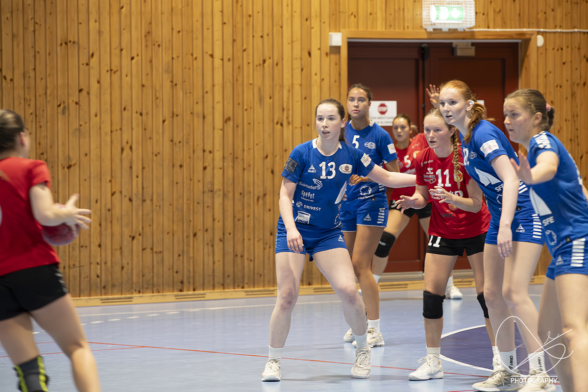 Florø sine damer tok to viktige poeng etter sterk laginnsats