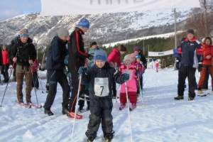 DEI YNGSTE: Theo Leander legg i veg og Andrine er klar bak hos startar Asgeir Hasund.