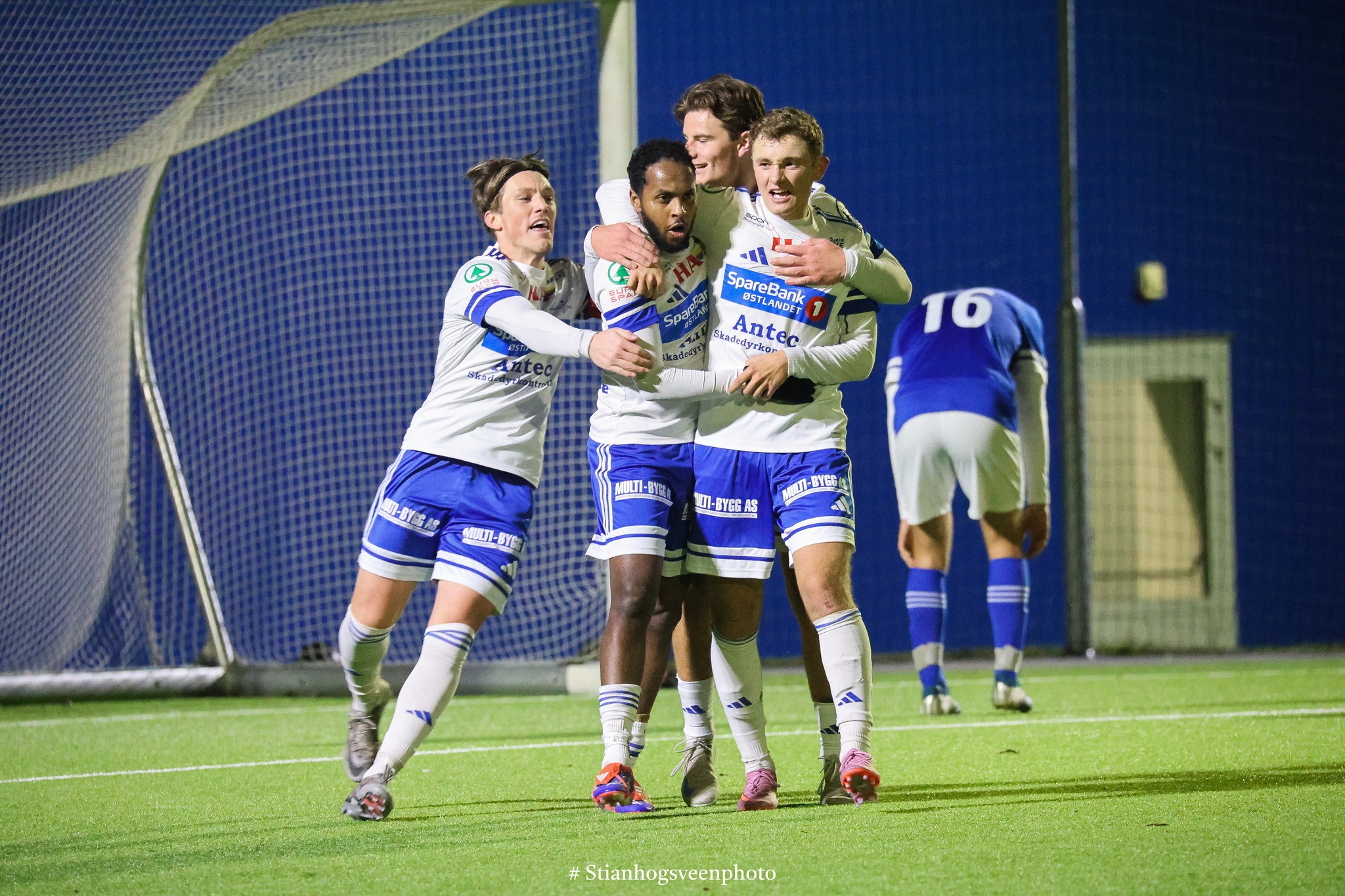 Seriåpner mot Råde
