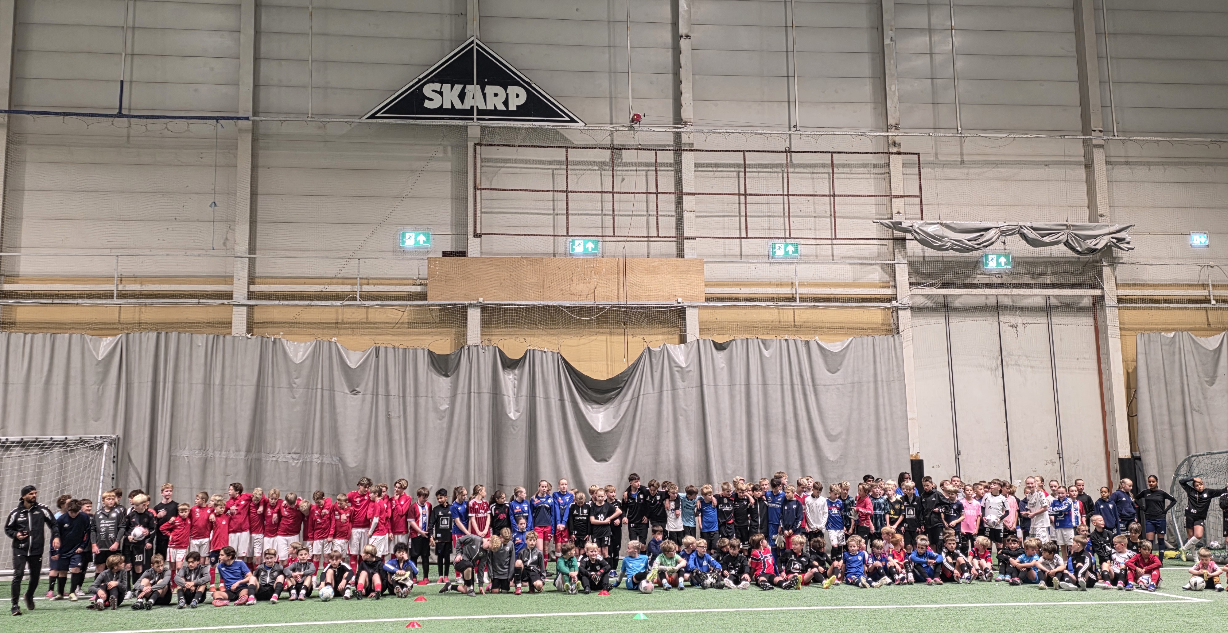 Over 160 barn samlet med en felles interesse ⚽🖤🤍
