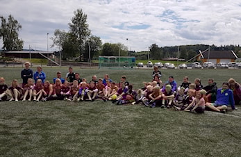 Selvfølgelig ble det både sol og vannkrig på fotballskolens siste dag.