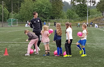 Sommerens fotballskole er i gang.