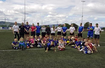 Fotball, vannkrig og besøk fra Vitensenteret. Herlig dag på fotballskolen 😊