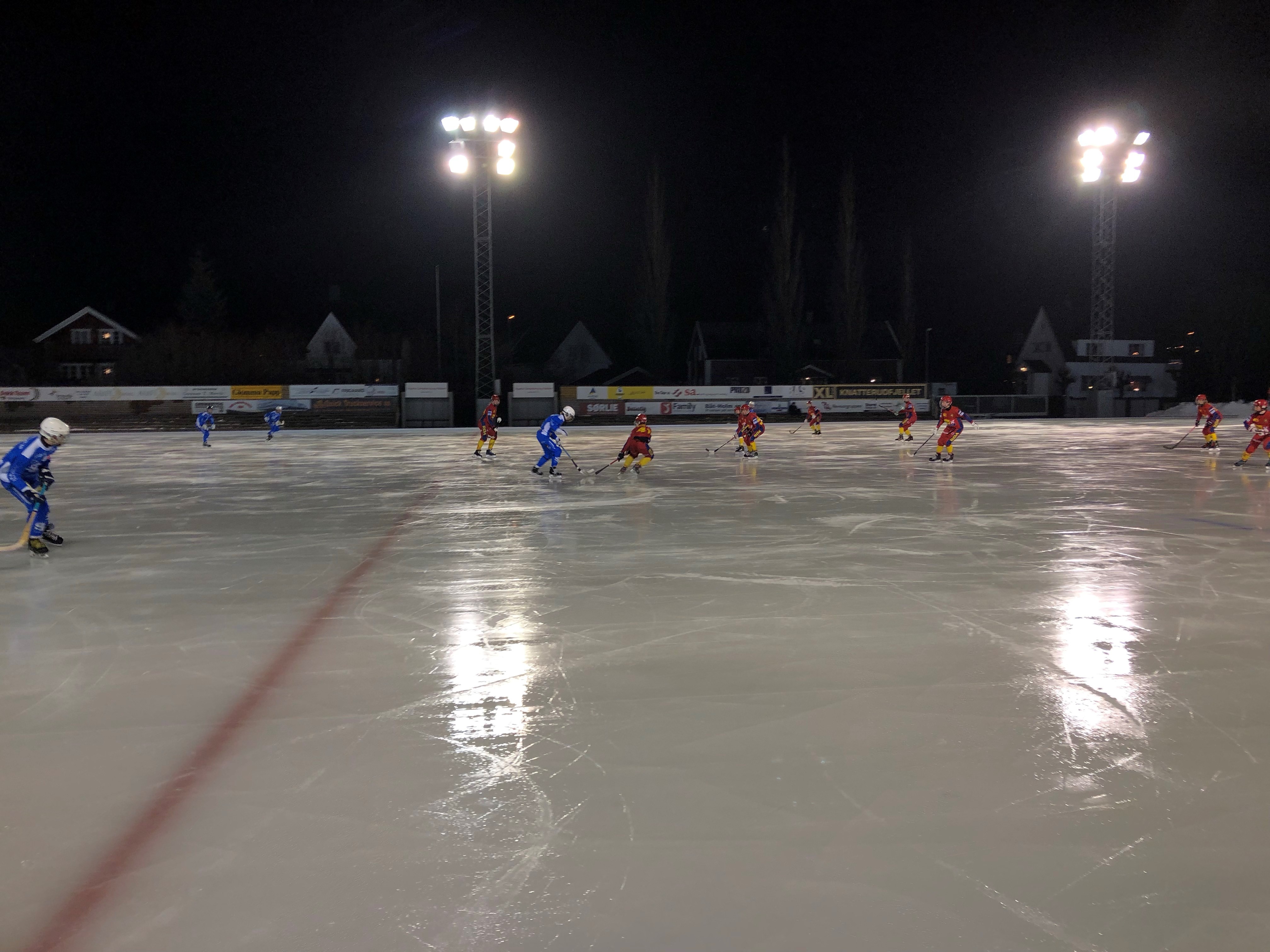 RØA HERJET MED GUTTELAGET