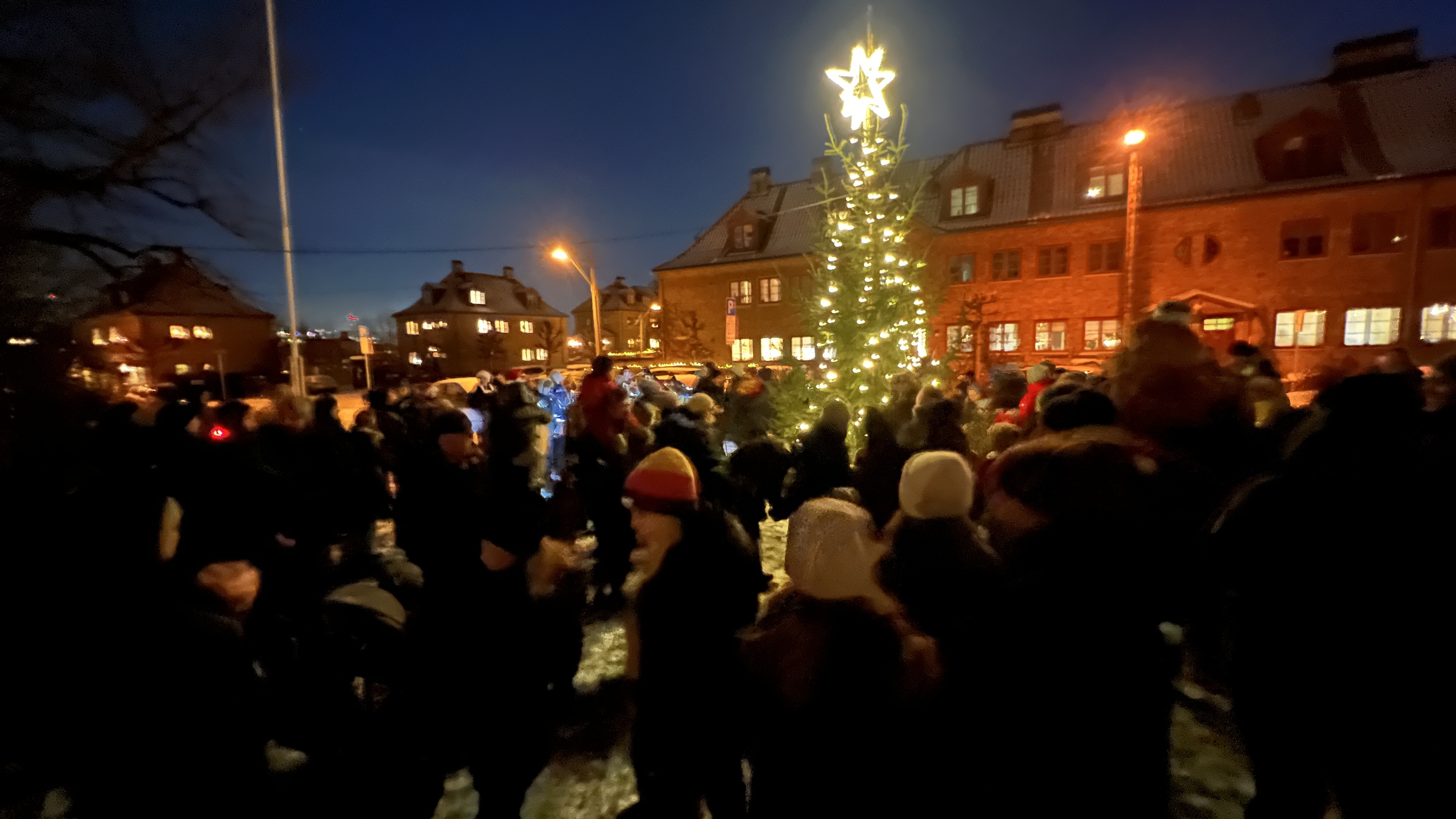 Julegrantenning søndag 30. november