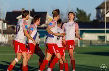 Foss Evensen i fyr og flamme når Ullern banket Harstad 6-1!