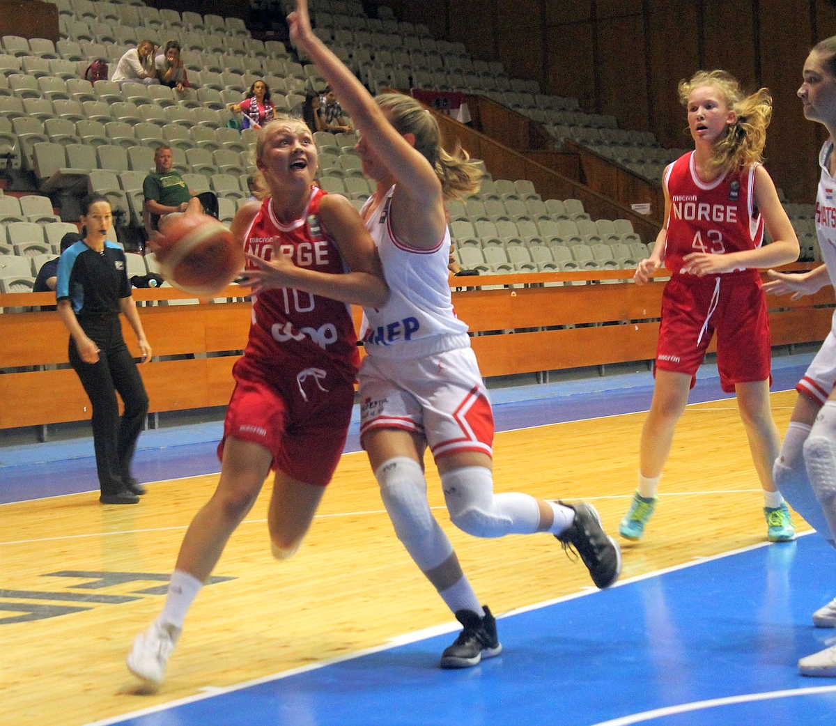 Ullerns Felicia godt i gang med U16 EM!