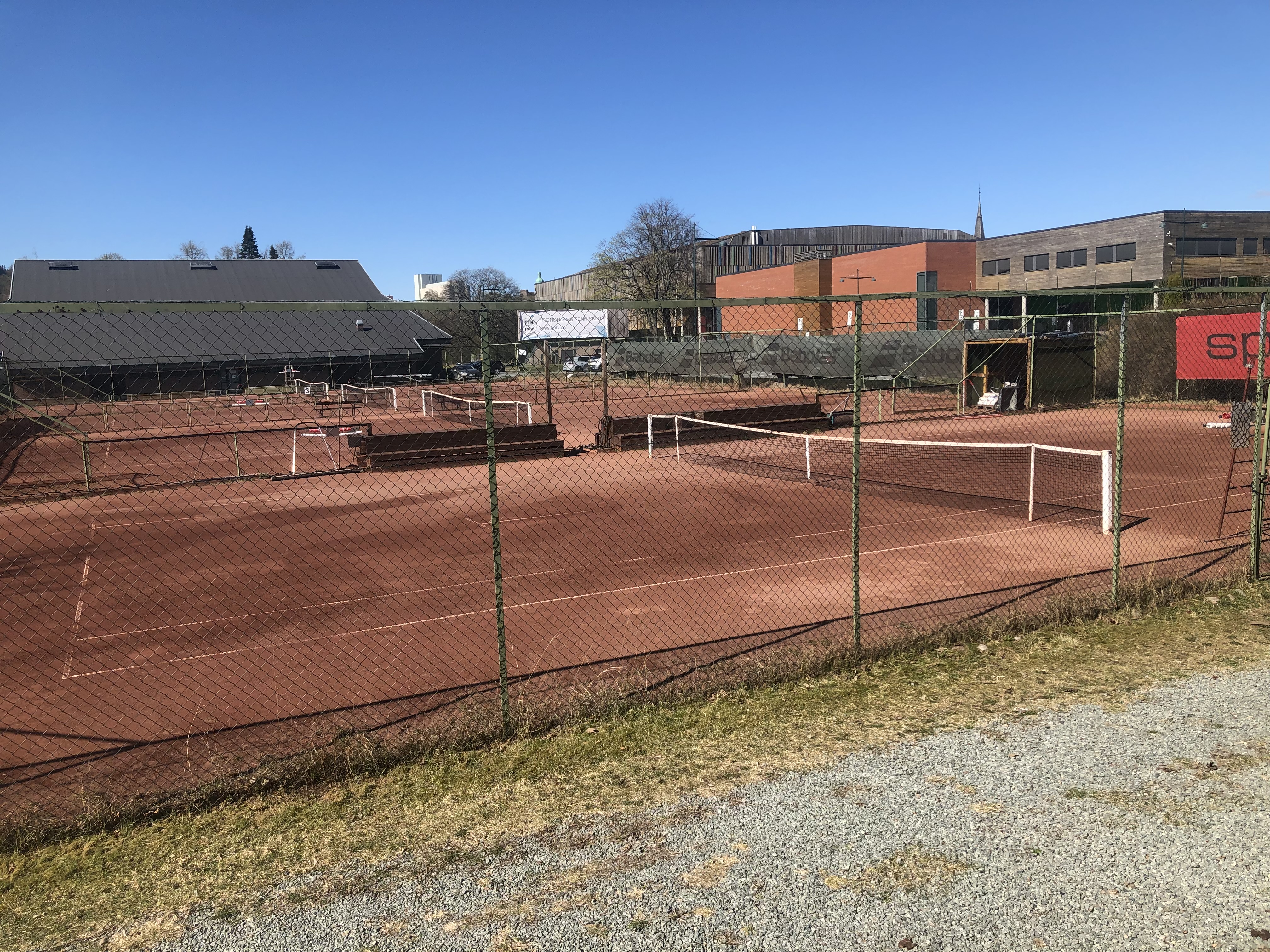 Image for Utebanene er åpnet for spill 