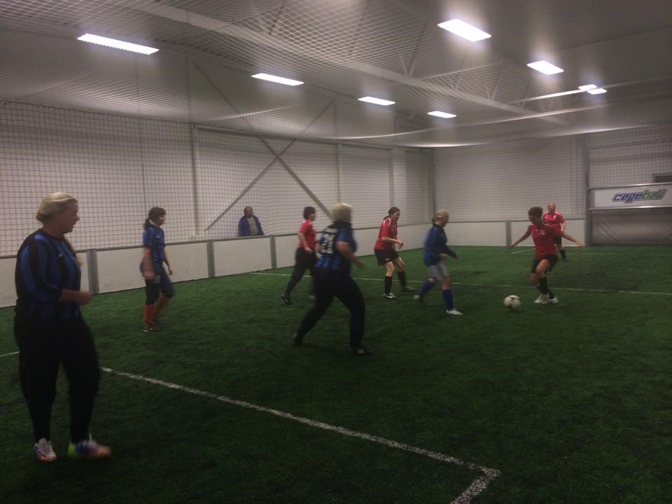 Fotballfruer in action