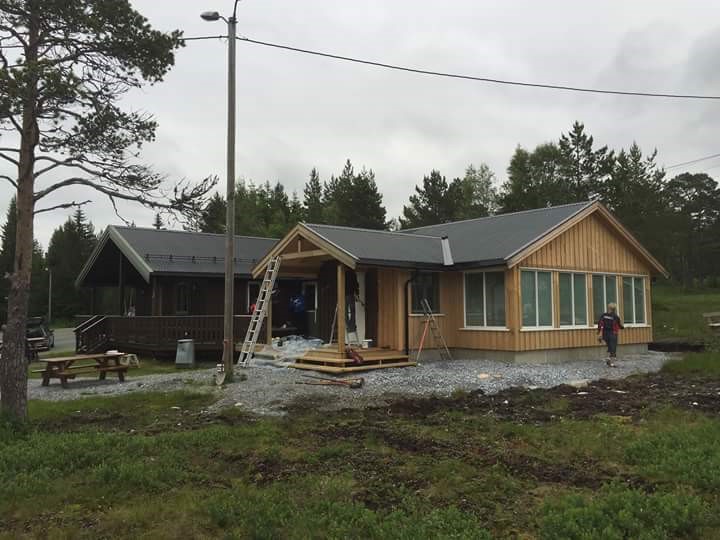 Malingsdugnad på skihytta. August 2015