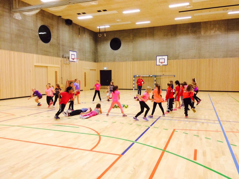 Første trening på den nye gymsalen på Sommerlyst skole
