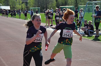 Tinestafetten badet i sol