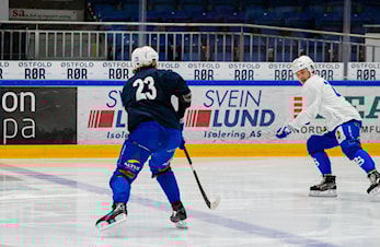 Første trening for våre to nye spillere Andrei Glazer #21 og Andrei Gerasimov #88