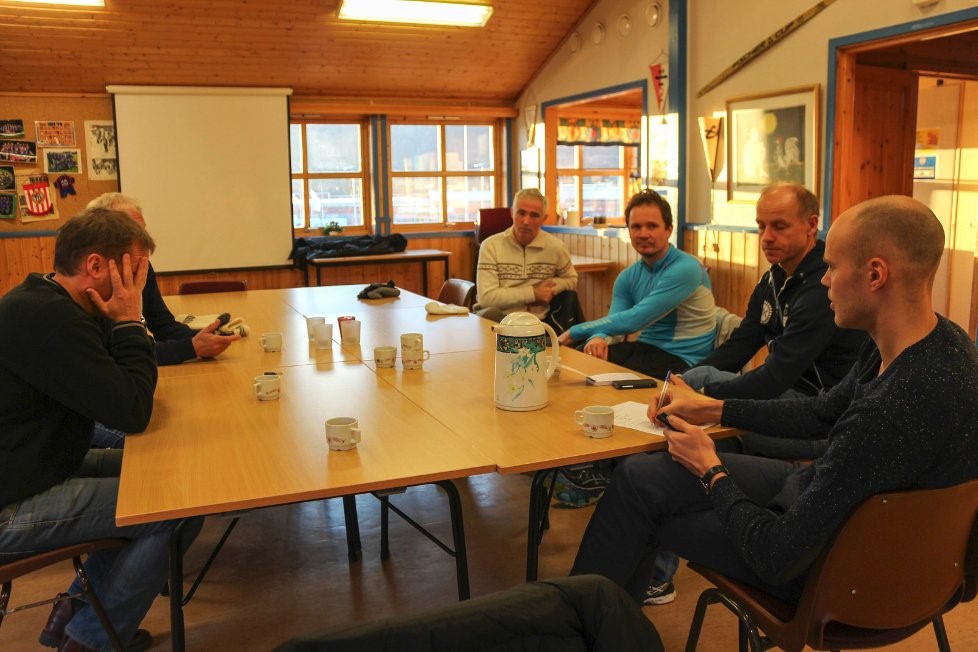 Fakkeltog for brødrene Tajik i Mosjøen.