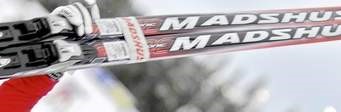 Handlekveld på ski,  hos Intersport