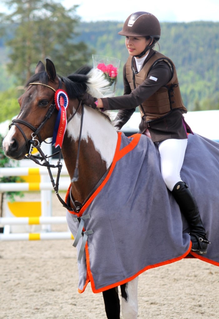 Lisa og ponniene avsluttet sterkt på søndag med seier og fjerdeplass i finalen i Hello Cup. Foto: Mona Wendelborg