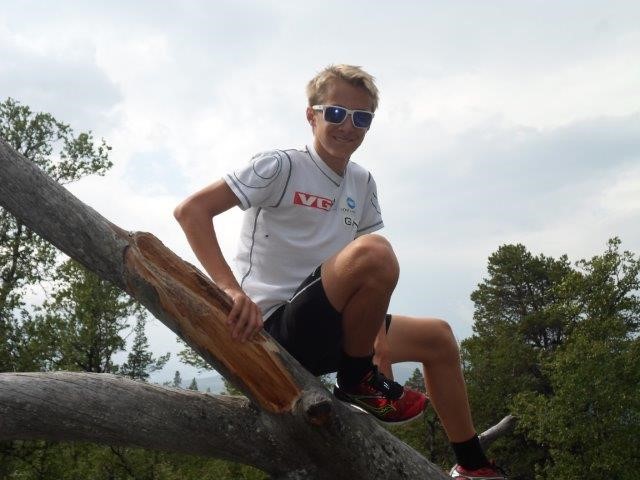 Simon Hjelmeset Kirkeeide til topps på 800 meter