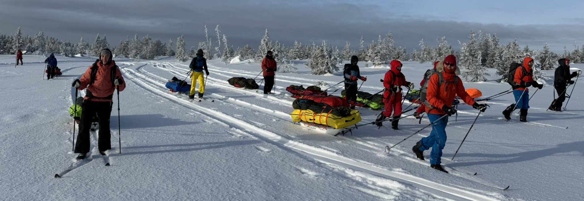 Vintertur med fjellski og pulk