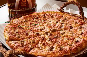 Samling med pizza før årsmøte