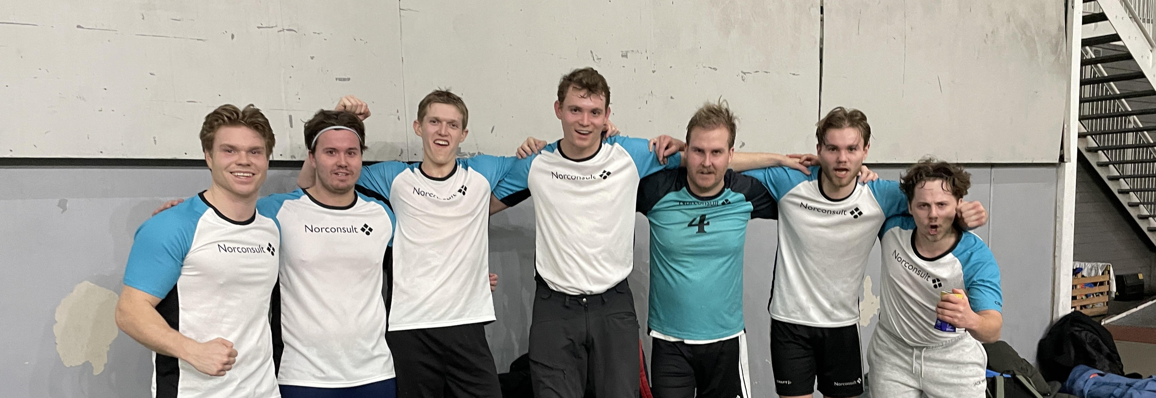 Fotballkamp mot AssistCo