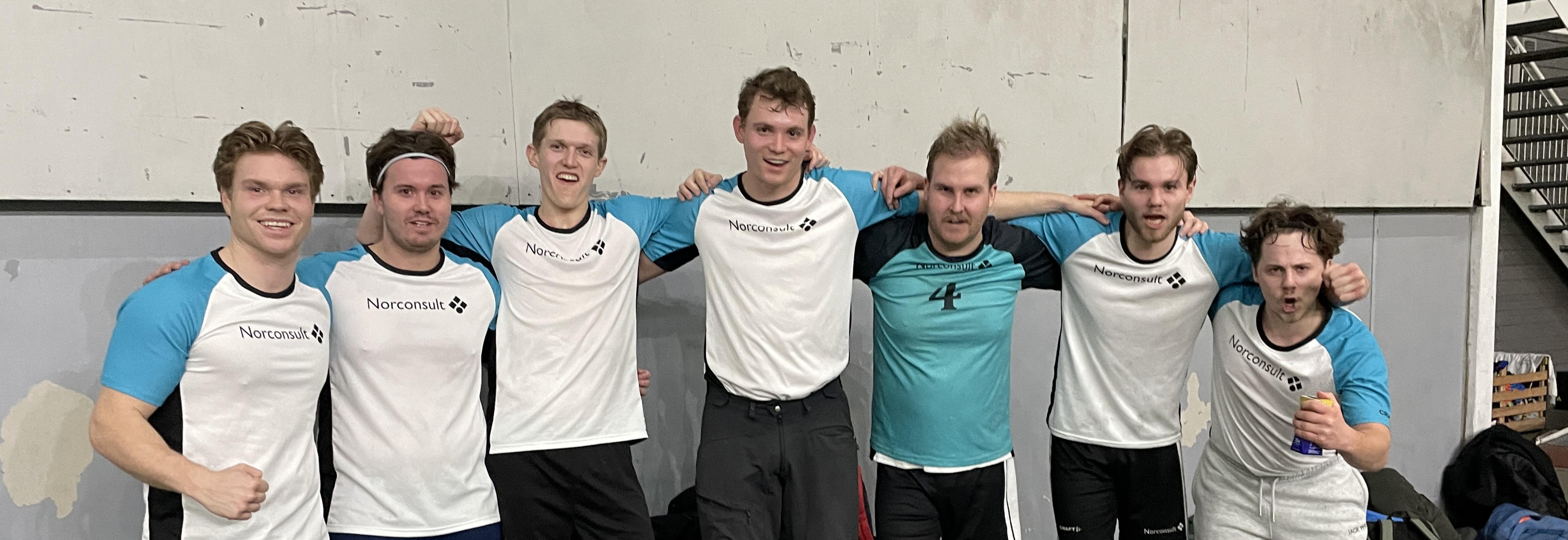 Fotballkamp mot DNB Tiki Taka (Kalbakken kunstgress)