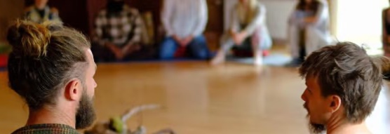 Velkommen til Holistisk mannesirkel - Et digitalt rom for menn som vil møte opp i livet – sammen