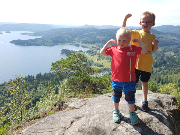 Jonas og Filip benyttet ferien til å gjennomføre turorientering