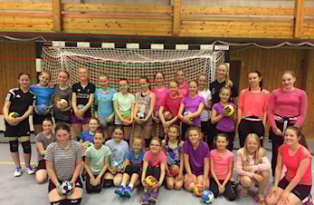 God økt i hallen for jenter 04, 05 og 06.