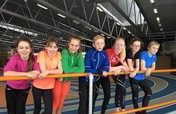 Godt i gang med forberedelser til årets friidrettssesong -  trening i Steinkjerhallen  05.03.16.