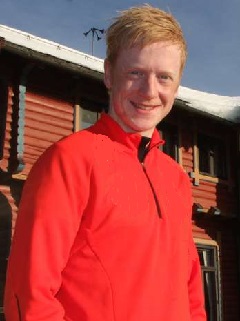 Johannes Thingnes Bø opp på pallen i jaktstarten