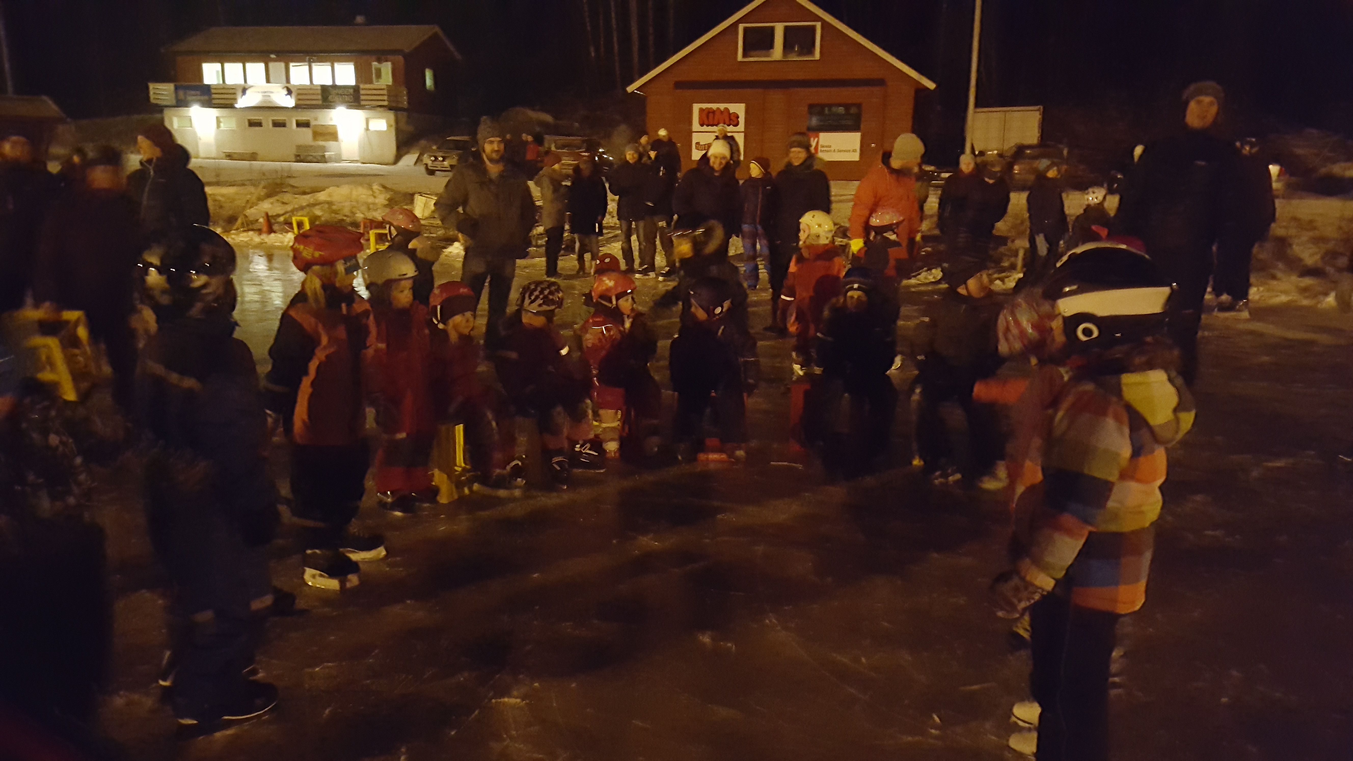 Glimt fra tirsdag 17/1 - en helt vanlig skøytetirsdag på skøytebanen på Skreia