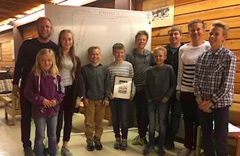 Gullfest med grillmat, pengedryss og undervisning
