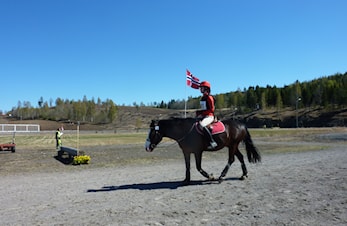Knøttecup i strålende vårvær på Landbanen