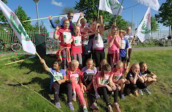 Håndball-lag og skoleklasse fra videregående blant deltagerne i årets Fornebuløp