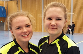 Benedikte & Cathrine - debutert som dommere i 3.div.