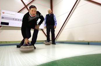 Idrettspresidenten besøkte Stange curlinghall