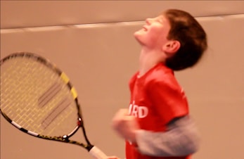 260 barn deltar i tennisturneringe i Njårdhallen