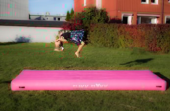 Stand med Cheermania 14. nov 16.00-19.00 i resepsjonen - Kjøp julegavene til turnglade barn allerede nå!