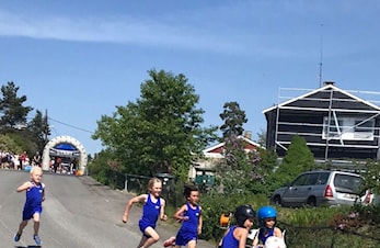 Stolte Njård turn gutter tok del i olabilløp