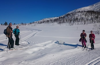 Her skilles våre veier ....