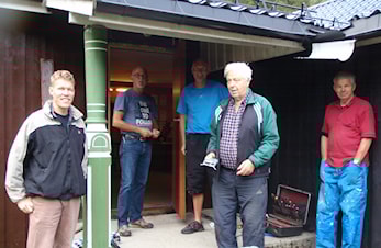 "Gamle Grekere" dugnad på Hellashytta. Ny dør etter innbrudd.