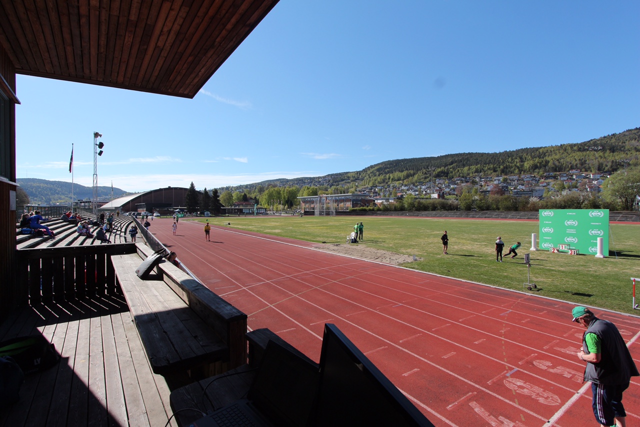 ÅPNINGSSTEVNE PÅ MARIENLYST STADION I STRÅLENDE SOL!